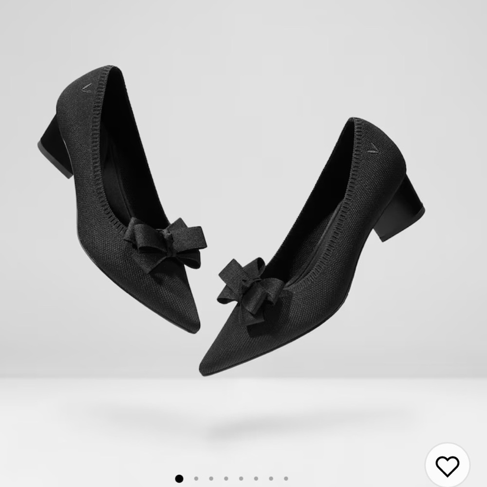 Pointed toe chunky triangular heel black Vivaias women’s size 7.5.